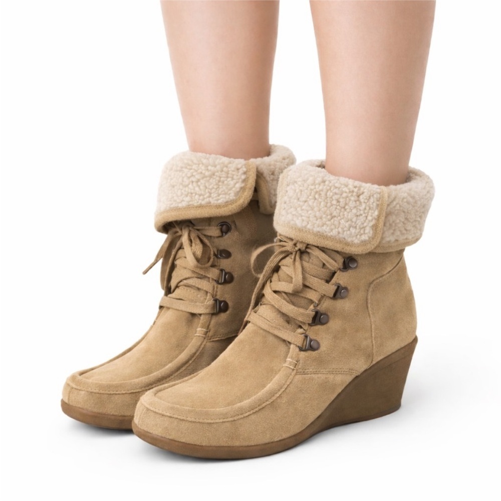 Size 7 Hush Puppies Women’s Tan Suede Sherpa Wedge Heel Booties Lace Up Ankle